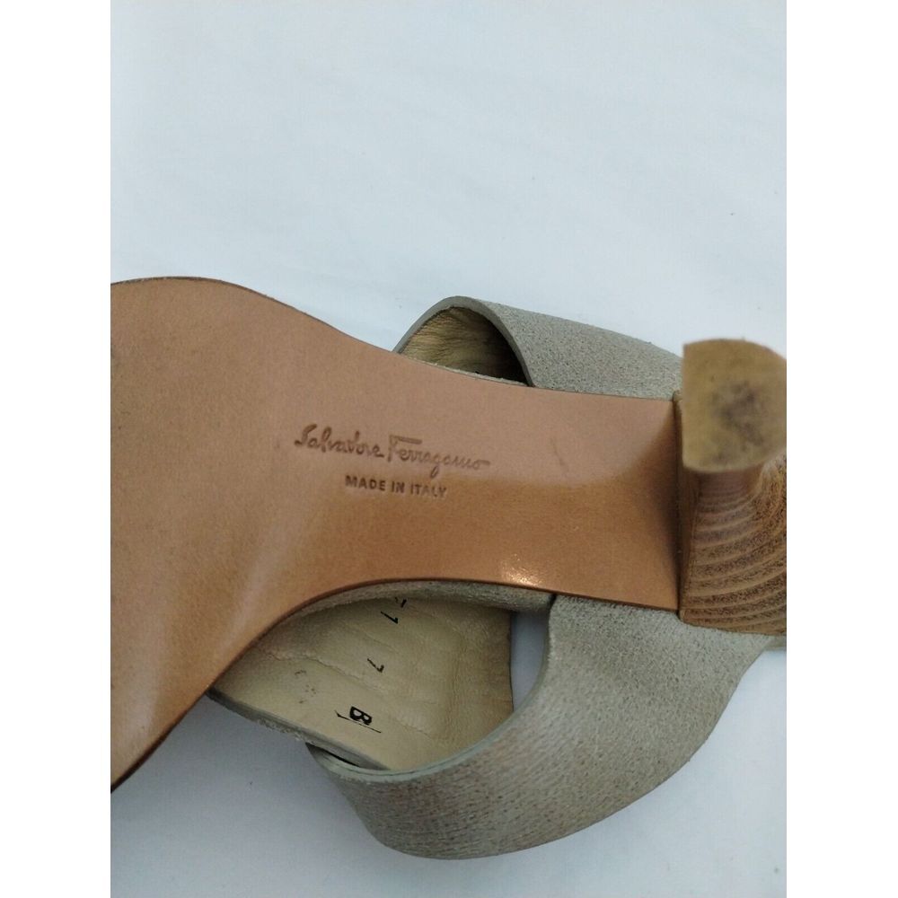 Salvatore Ferragamo Women's Leather T-Strap Sandals Size 7 Olive Green - Picture 7 of 7